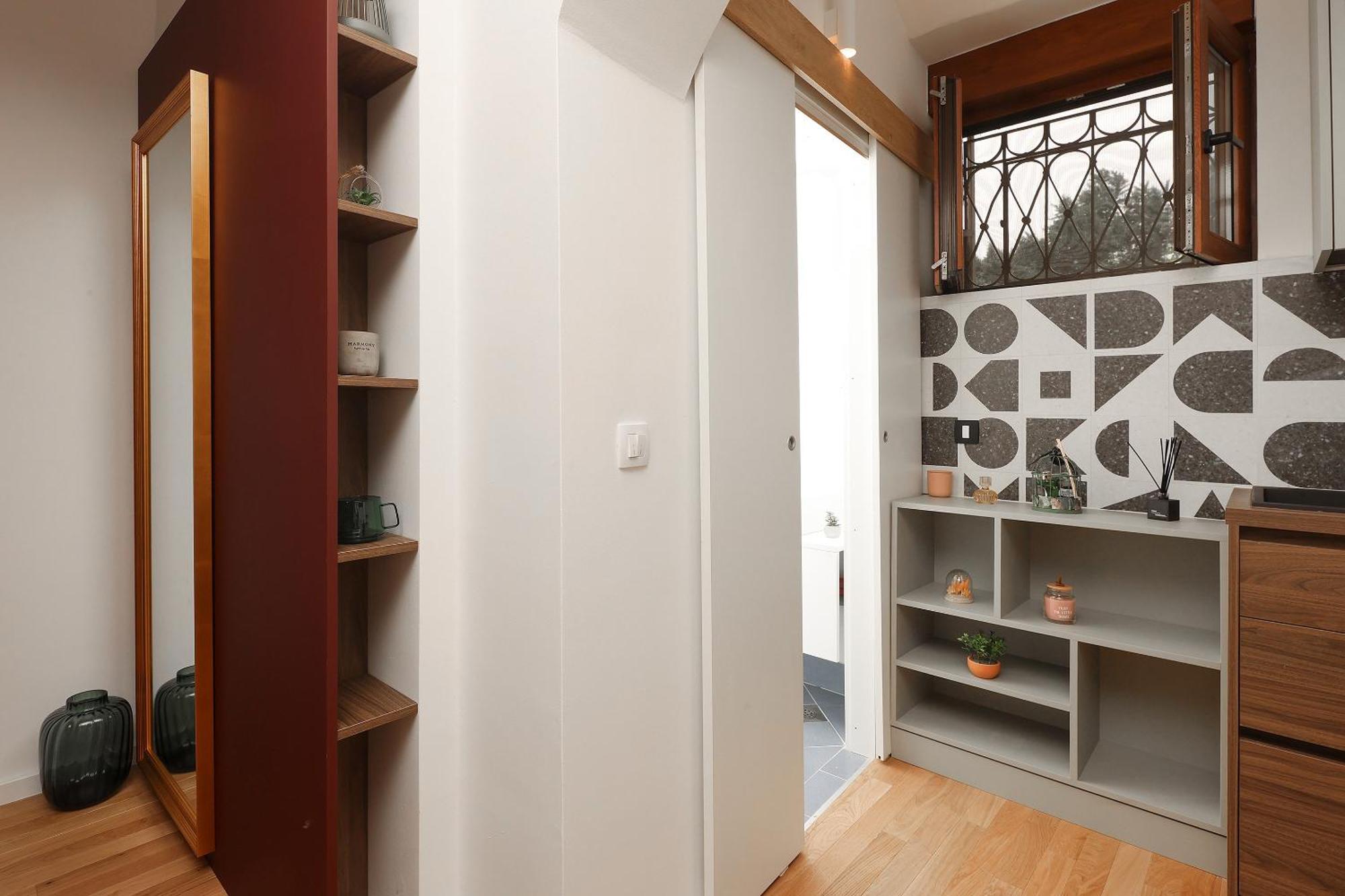 La Verita 1 St Line With Garden Apartment
